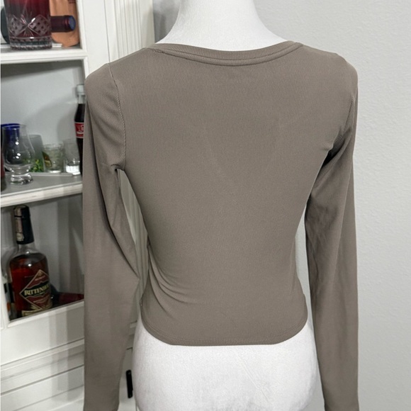 Hollister Taupe Long Sleeve Women's Top - Picture 4 of 5